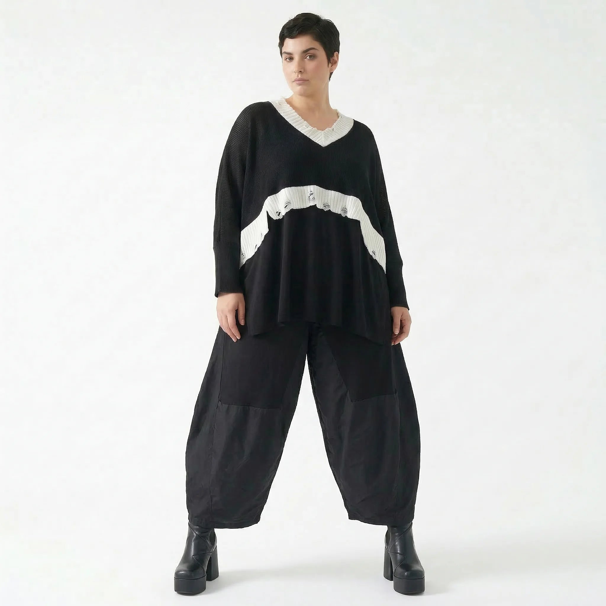 Oversize Strick Überwurf schwarz Avantgarde Lagenlook Baumwolle AKH Premium Modeare modern und vielseitig für Damenmode Trends