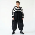 Strick Überwurf Damen Oversize Streifen Look weich Baumwolle kastig AKH Premium Modeare Layering Avantgarde bequem Statement Style
