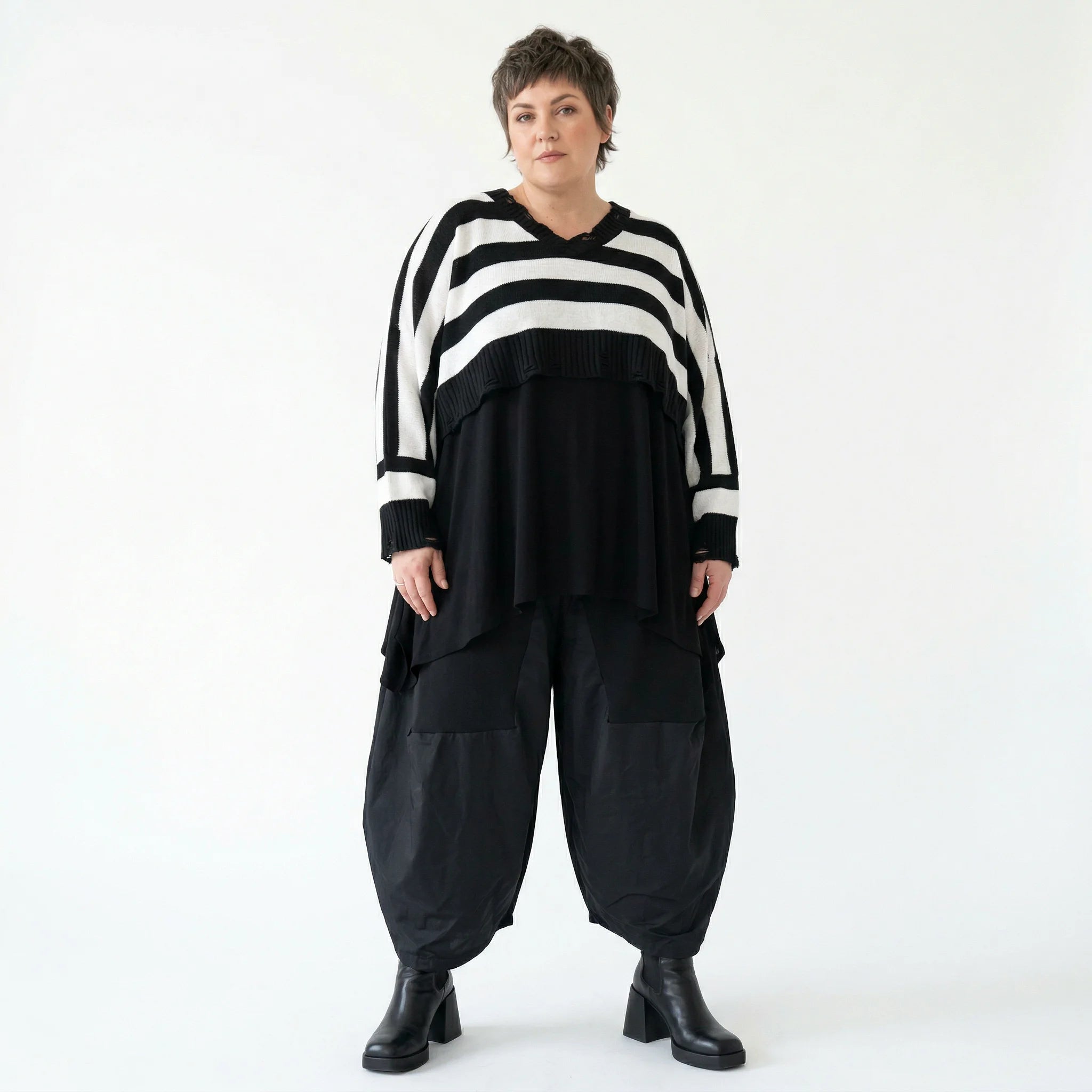 Strick Überwurf Damen Oversize Streifen Look weich Baumwolle kastig AKH Premium Modeare Layering Avantgarde bequem Statement Style