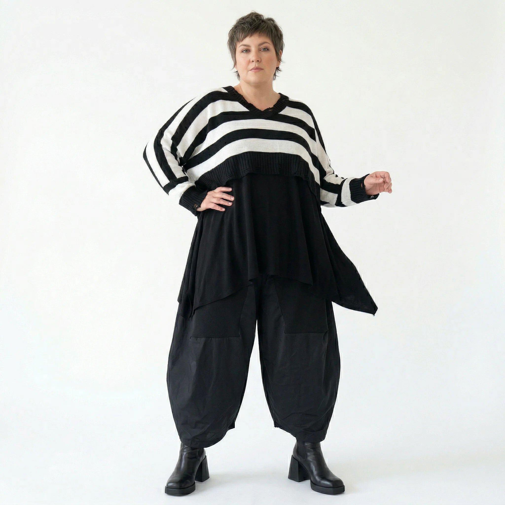 Strick Überwurf Damen Oversize Streifen Look weich Baumwolle kastig AKH Premium Modeare Layering Avantgarde bequem Statement Style