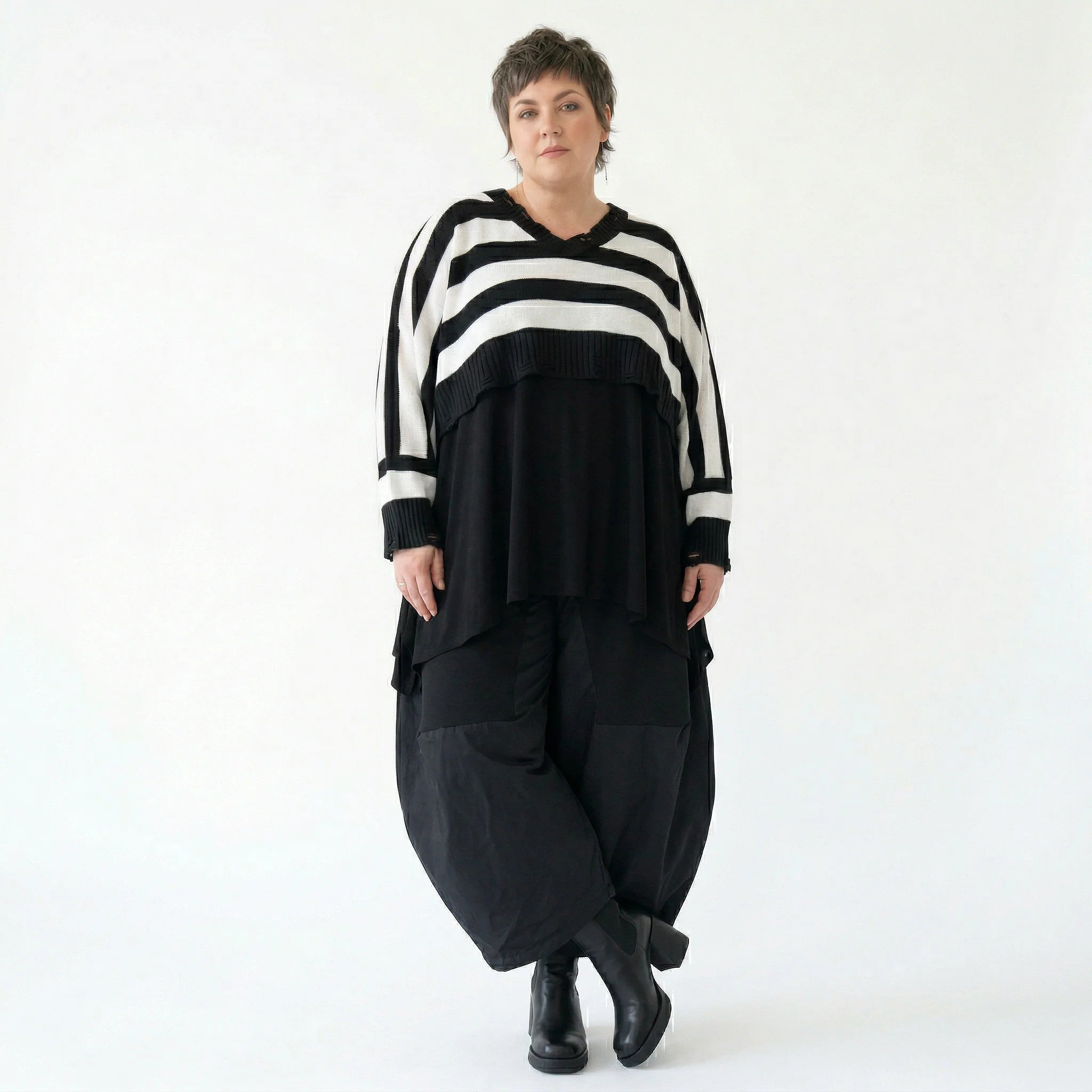 Strick Überwurf Damen Oversize Streifen Look weich Baumwolle kastig AKH Premium Modeare Layering Avantgarde bequem Statement Style