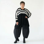 Strick Überwurf Damen Oversize Streifen Look weich Baumwolle kastig AKH Premium Modeare Layering Avantgarde bequem Statement Style