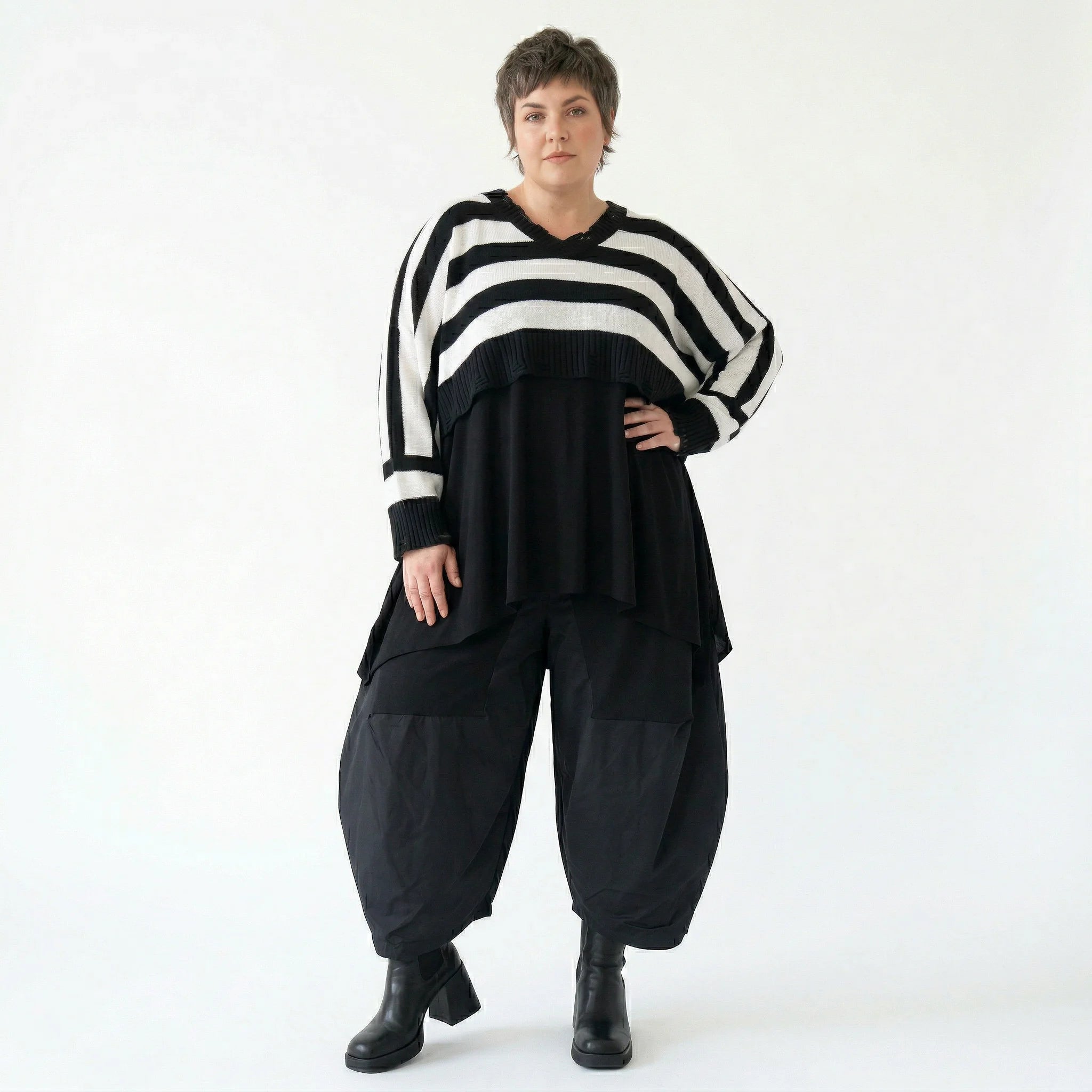 Strick Überwurf Damen Oversize Streifen Look weich Baumwolle kastig AKH Premium Modeare Layering Avantgarde bequem Statement Style
