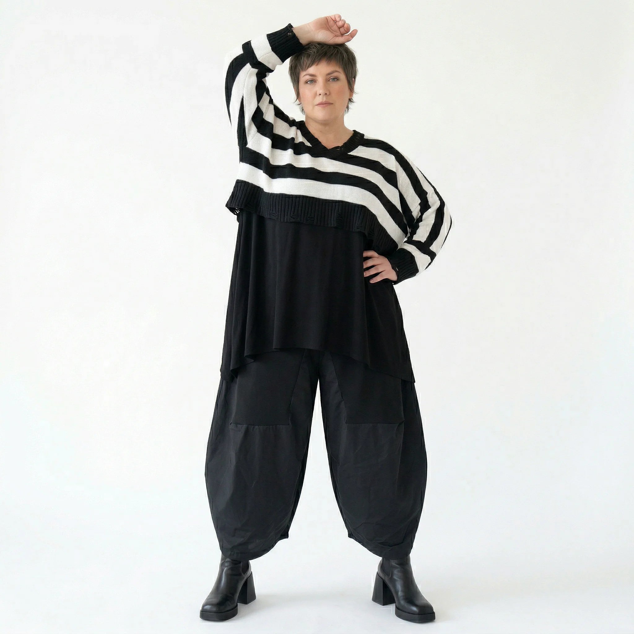 Strick Überwurf Damen Oversize Streifen Look weich Baumwolle kastig AKH Premium Modeare Layering Avantgarde bequem Statement Style