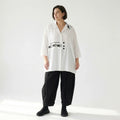 Fließende Slinky-Bluse in Weiß mit Oversize-Schnitt und halbdurchsichtigem Look