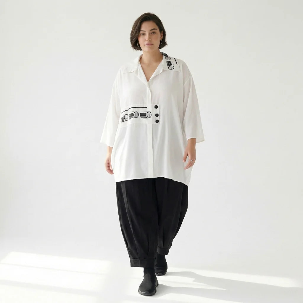 Fließende Slinky-Bluse in Weiß mit Oversize-Schnitt und halbdurchsichtigem Look