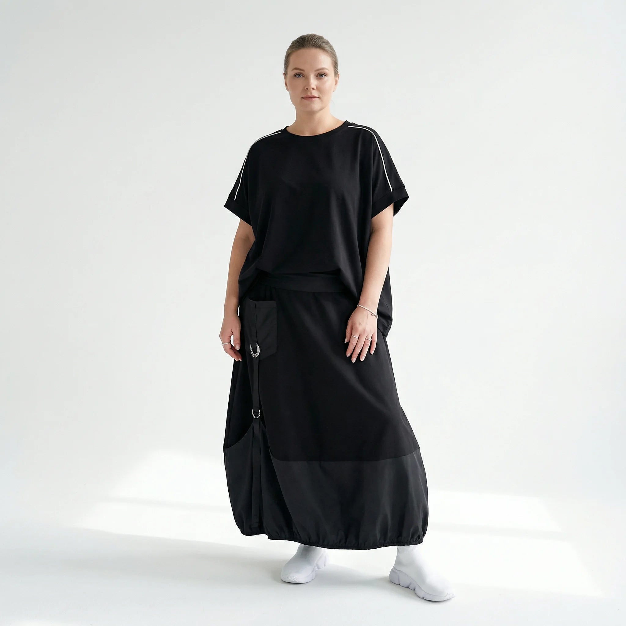 Oversize-Bluse in Schwarz mit Kontrastpaspel von Maxlive – avantgardistisch & urban
