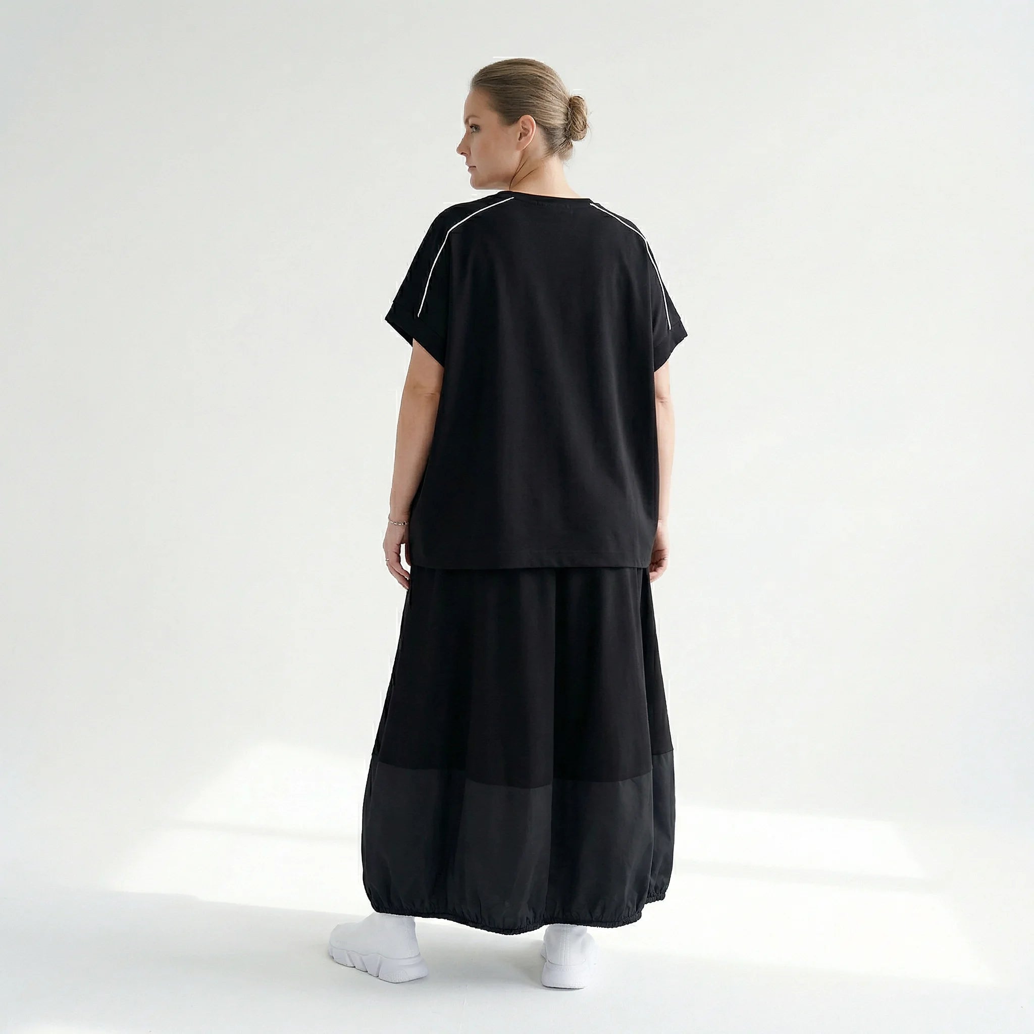 Oversize-Bluse in Schwarz mit Kontrastpaspel von Maxlive – avantgardistisch & urban
