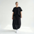 Schwarzweiße Oversizebluse mit Rundhals und Kurzarm aus weich fließendem Stretchmix