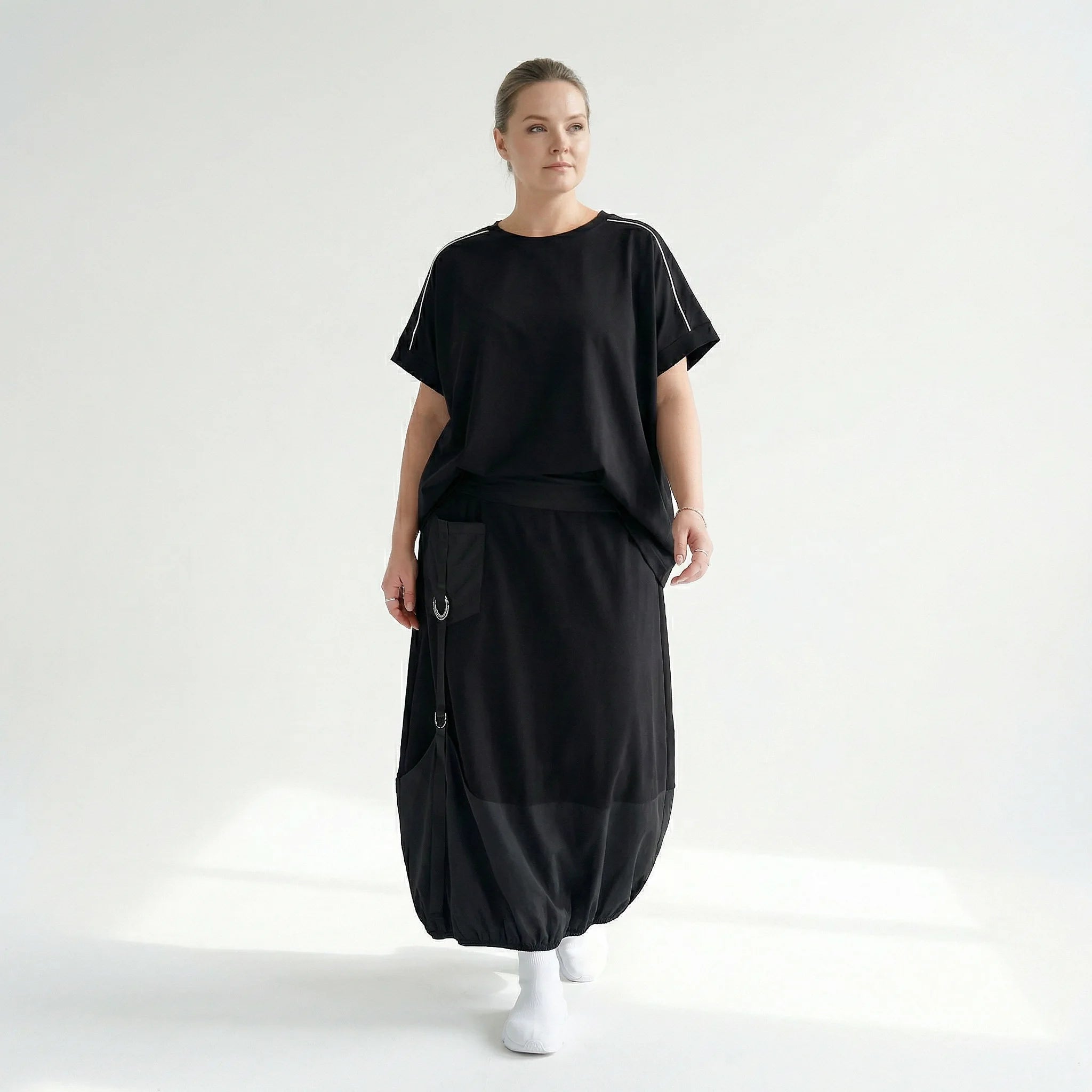 Oversize-Bluse in Schwarz mit Kontrastpaspel von Maxlive – avantgardistisch & urban