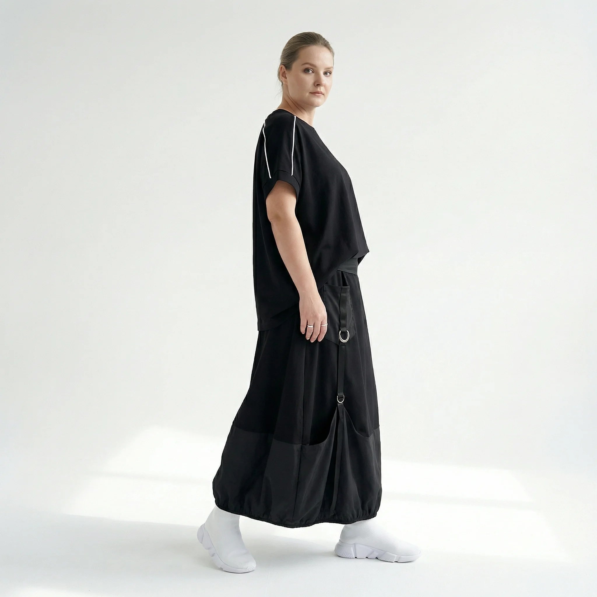 Oversize-Bluse in Schwarz mit Kontrastpaspel von Maxlive – avantgardistisch & urban