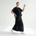 Schwarzweiße Oversizebluse mit Rundhals und Kurzarm aus weich fließendem Stretchmix
