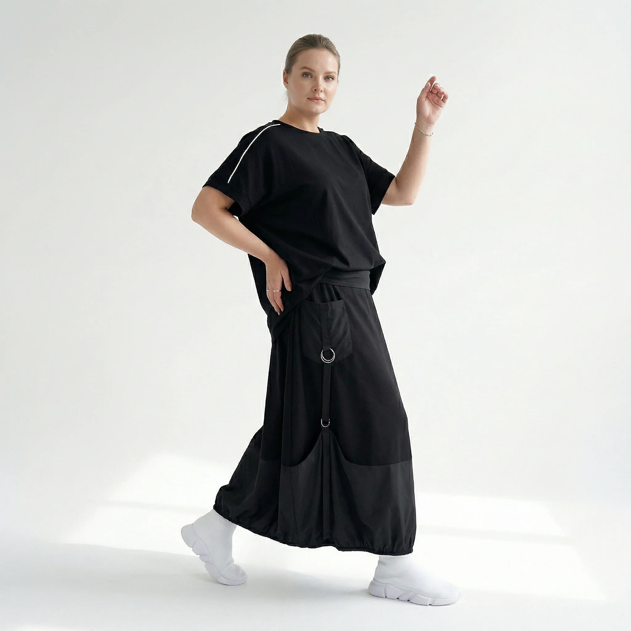 Oversize-Bluse in Schwarz mit Kontrastpaspel von Maxlive – avantgardistisch & urban