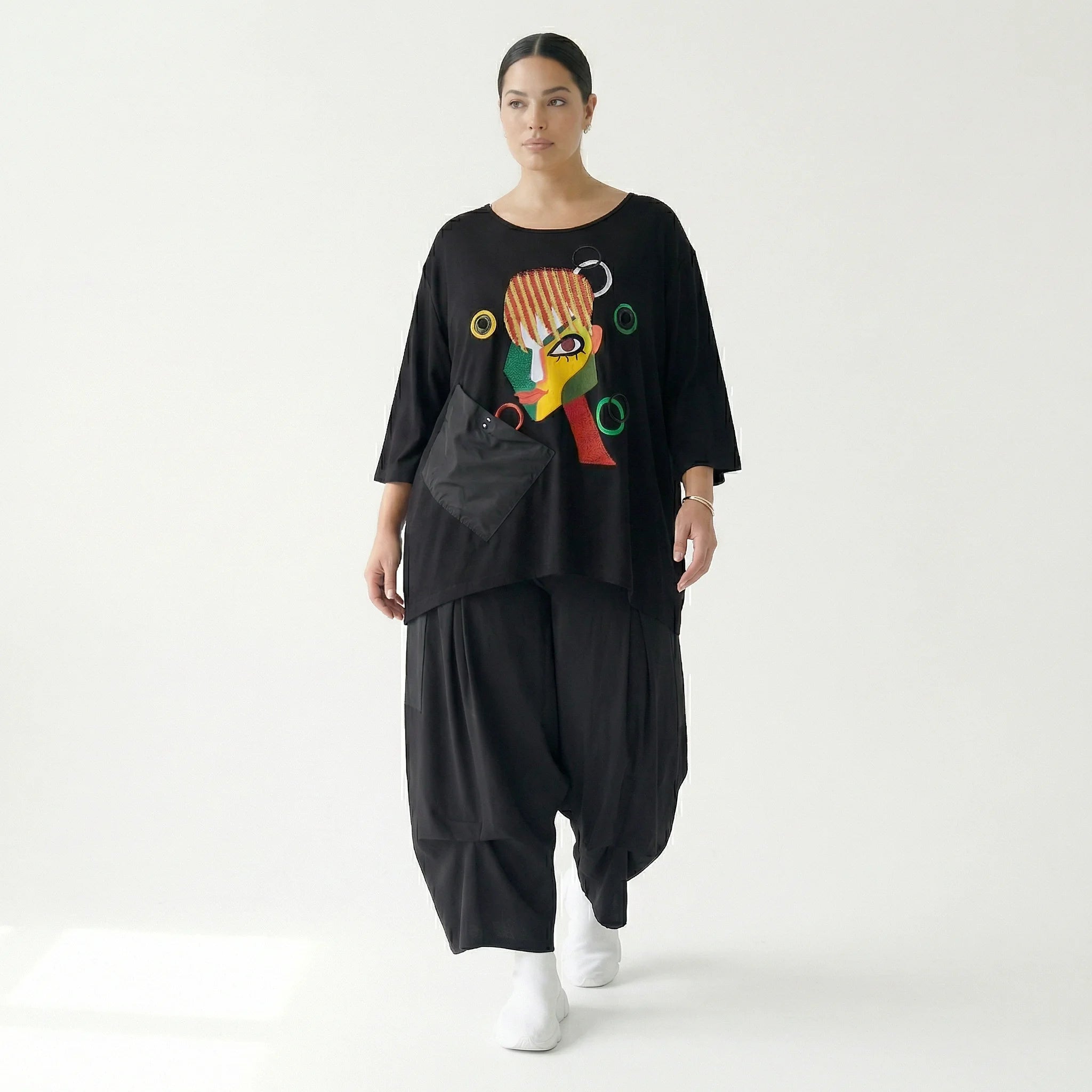 Maxlive Damen Oversize Bluse Schwarz mit Gesichtsmotiv, Ziertasche, Viskose-Elasthan, EU 38 bis 62