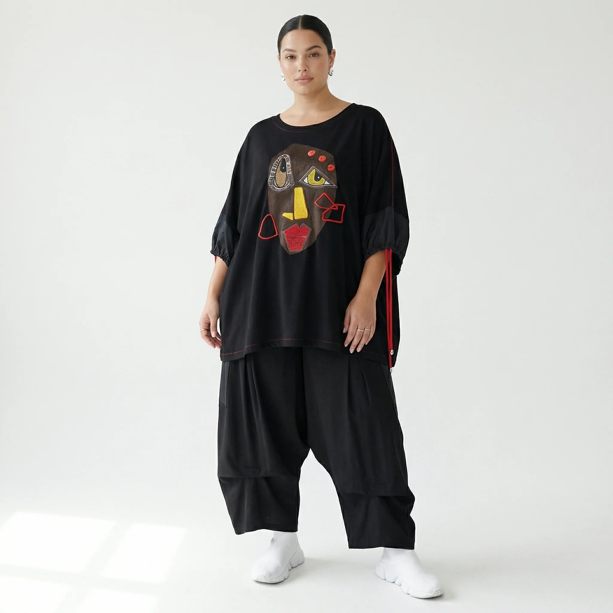 Oversize Damen Bluse Maxlive schwarz mit Applikation aus Viskose, Kunstprint, EU 38 bis 62, Plus Size geeignet, Lagenlook