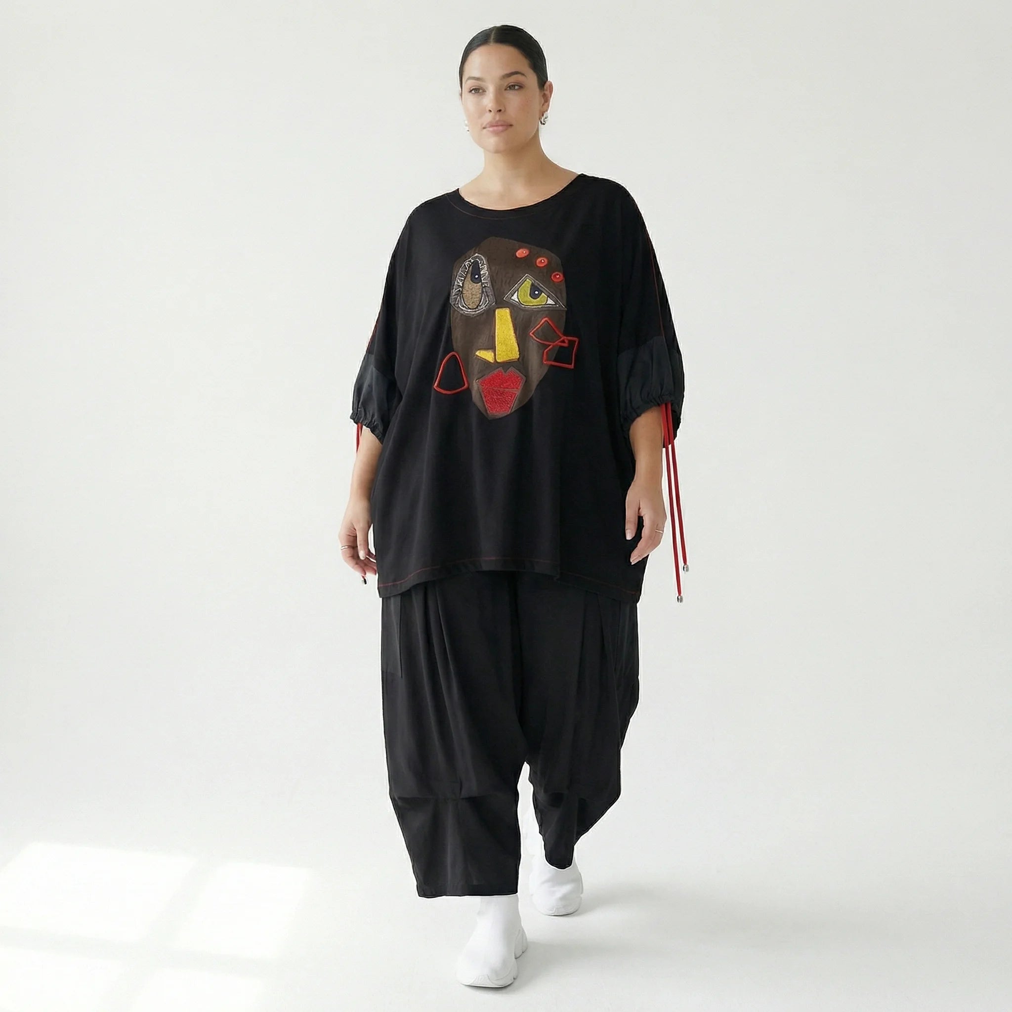 Oversize Damen Bluse Maxlive schwarz mit Applikation aus Viskose, Kunstprint, EU 38 bis 62, Plus Size geeignet, Lagenlook