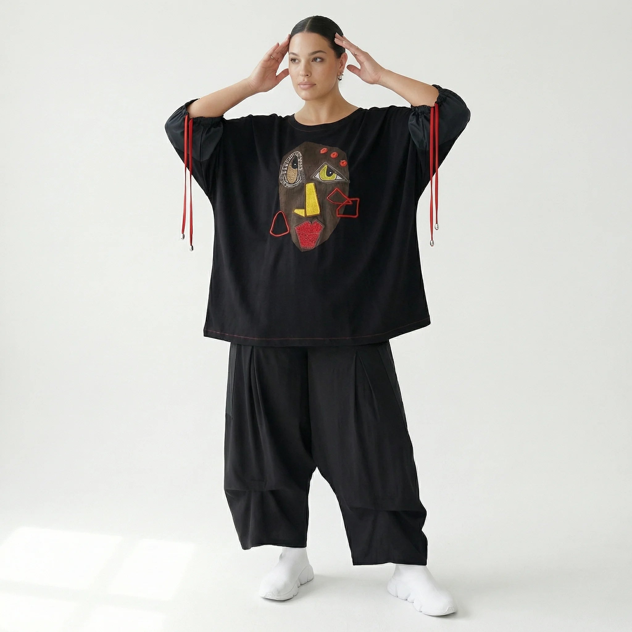 Oversize Damen Bluse Maxlive schwarz mit Applikation aus Viskose, Kunstprint, EU 38 bis 62, Plus Size geeignet, Lagenlook