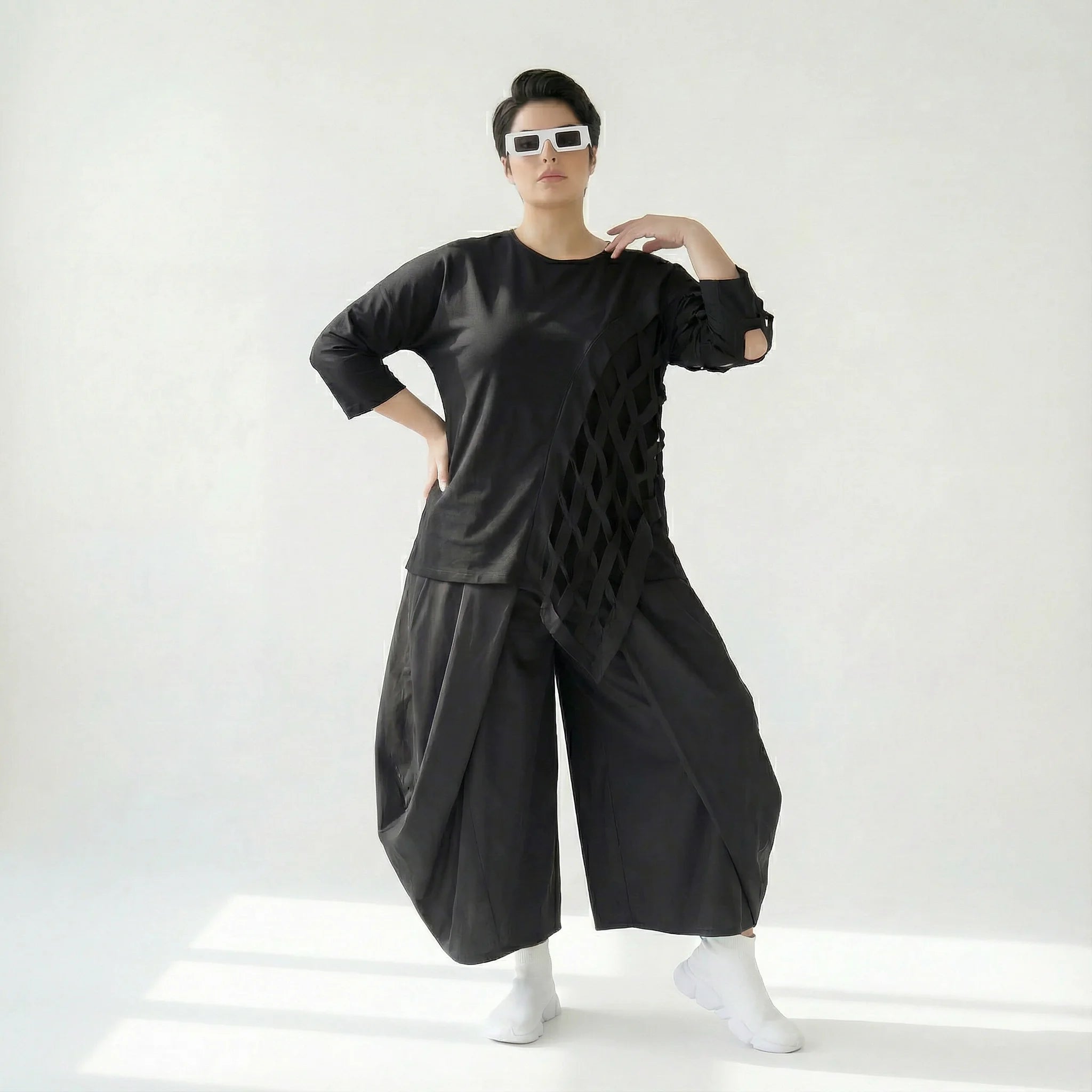 Weit geschnittene Ballonhose aus Baumwollpopeline mit Wickeloptik und Drapierung