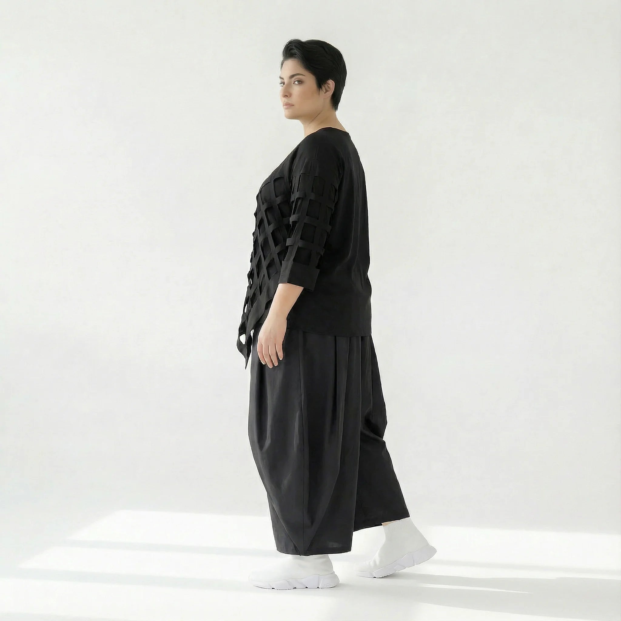 Weit geschnittene Ballonhose aus Baumwollpopeline mit Wickeloptik und Drapierung