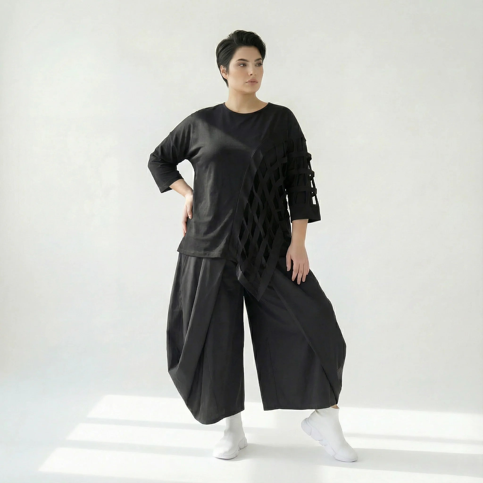 Weit geschnittene Ballonhose aus Baumwollpopeline mit Wickeloptik und Drapierung