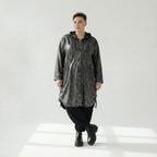 Oversize Jacke Lederoptik Winter schwarzgrau mit Kapuze & Tunnelzug | AKH Premium x Modeare – warme Avantgarde Damenmode für EU 46/56