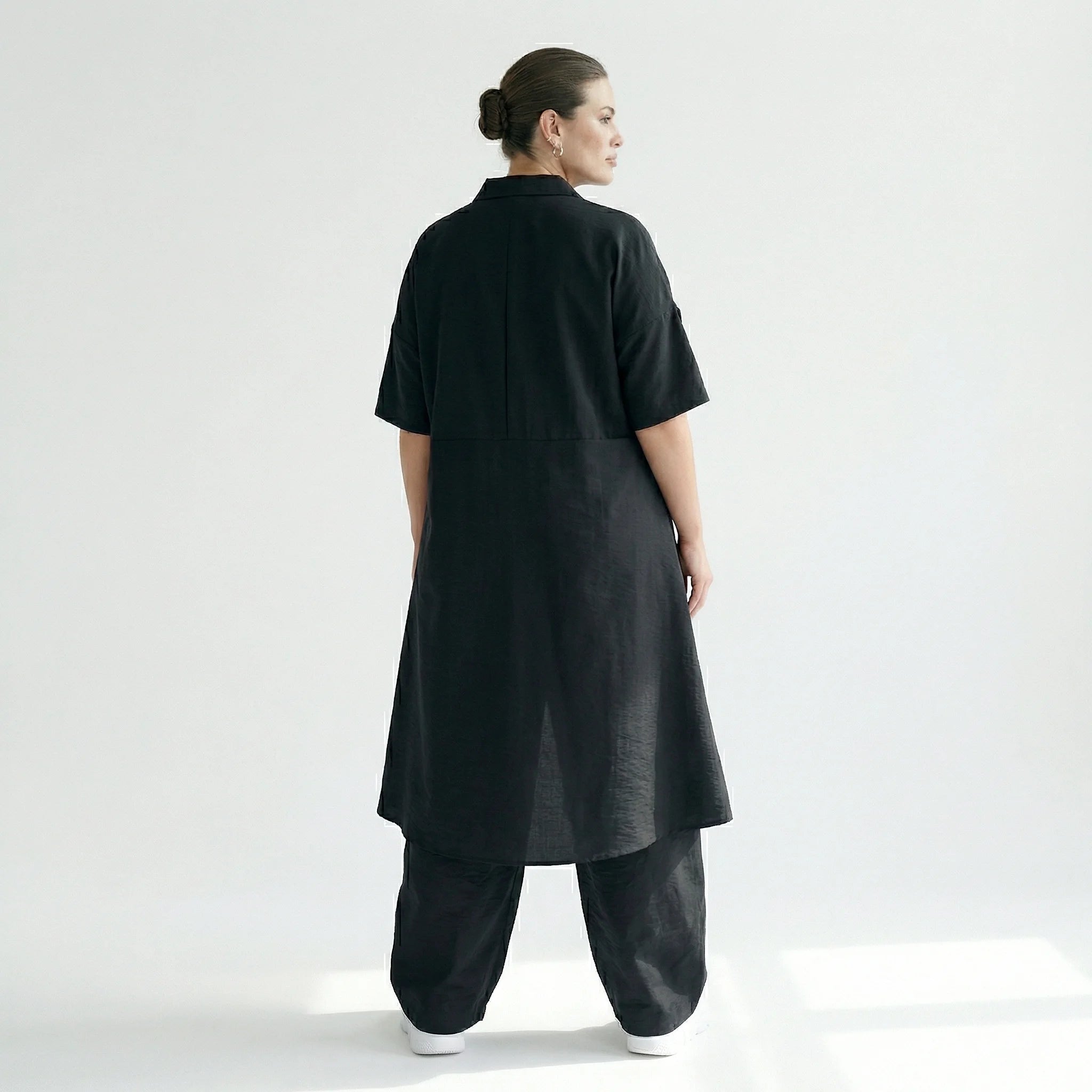 Cadrelli Avantgarde Jumpsuit in Schwarz mit Crash-Struktur und Oversize-Silhouette