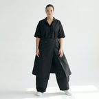 Schwarzer Crashjumpsuit Oversize aus Viskose mit weitem Bein Reverskragen und Taschen