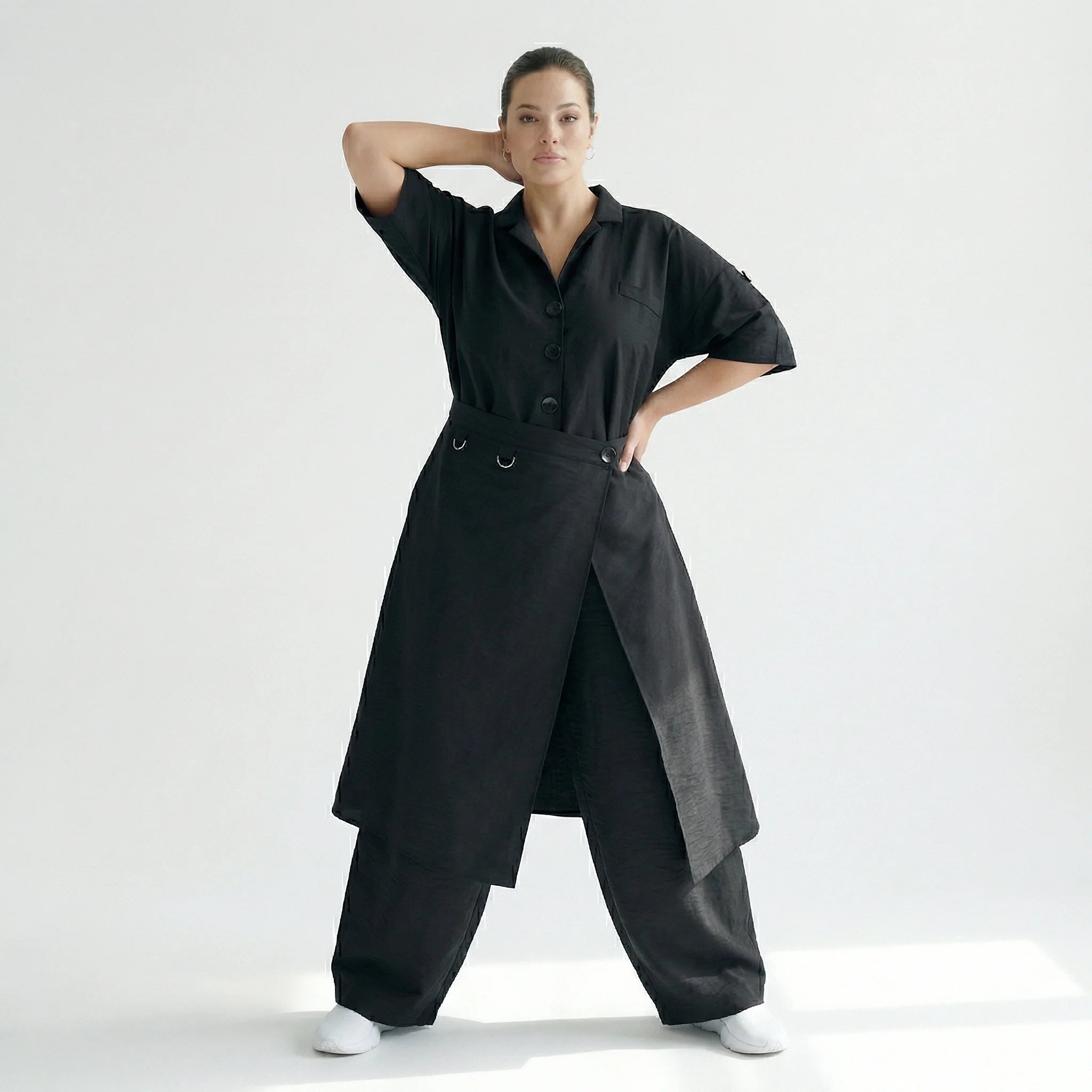 Schwarzer Crashjumpsuit Oversize aus Viskose mit weitem Bein Reverskragen und Taschen