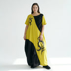 Oversize Maxikleid in Sonnengelb Schwarz mit Pinselstrichprint asymmetrisch aus Jersey