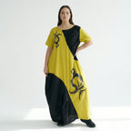 Oversize Maxikleid in Sonnengelb Schwarz mit Pinselstrichprint asymmetrisch aus Jersey