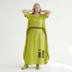 Oversize Maxikleid in neongrün schwarz mit Frontprint Rundhals Taschen Baumwolljersey