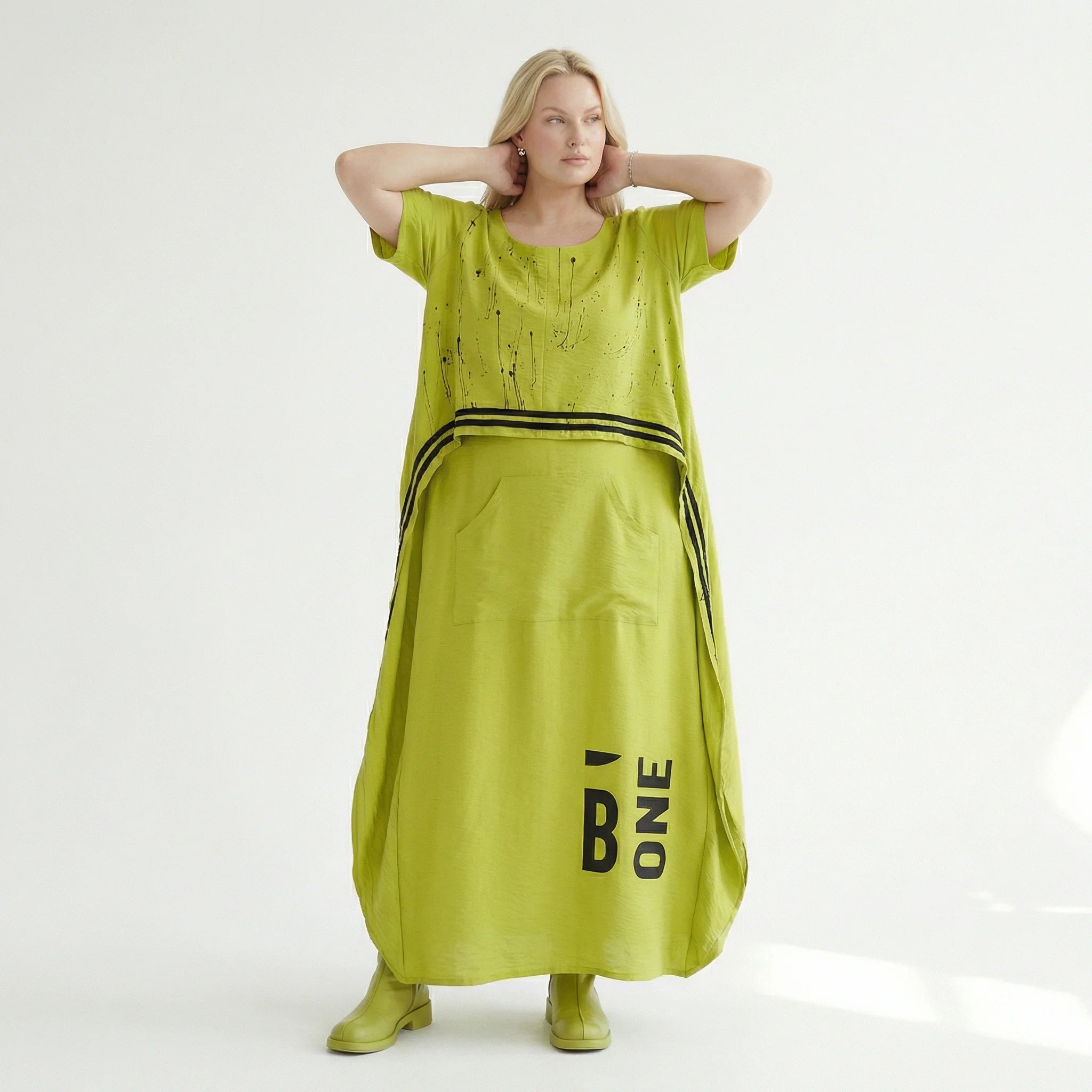 Maxikleid in Neon Chartreuse mit Streifen und Print – avantgardistischer Look von B-ONE