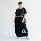 Schwarzes Oversize Maxikleid mit weißem Print aus softem Jersey mit Rundhals Kurzarm