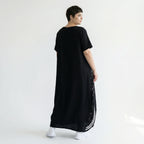 Schwarzes Oversize Maxikleid mit weißem Print aus softem Jersey mit Rundhals Kurzarm