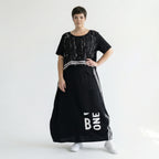 Schwarzes Oversize Maxikleid mit weißem Print aus softem Jersey mit Rundhals Kurzarm