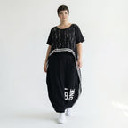Schwarzes Oversize Maxikleid mit weißem Print aus softem Jersey mit Rundhals Kurzarm
