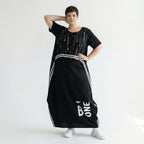 Schwarzes Oversize Maxikleid mit weißem Print aus softem Jersey mit Rundhals Kurzarm