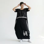 Schwarzes Oversize Maxikleid mit weißem Print aus softem Jersey mit Rundhals Kurzarm