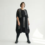Schwarzes Lagenlook Kleid zweiteilig mit Netzobertunika Cutouts Oversize aus softem Jersey