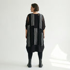 Schwarzes Lagenlook Kleid zweiteilig mit Netzobertunika Cutouts Oversize aus softem Jersey