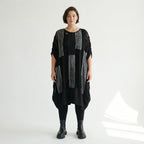 Schwarzes Lagenlook Kleid zweiteilig mit Netzobertunika Cutouts Oversize aus softem Jersey