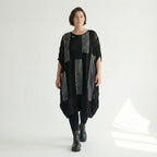 Schwarzes Lagenlook Kleid zweiteilig mit Netzobertunika Cutouts Oversize aus softem Jersey