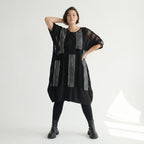 Schwarzes Lagenlook Kleid zweiteilig mit Netzobertunika Cutouts Oversize aus softem Jersey