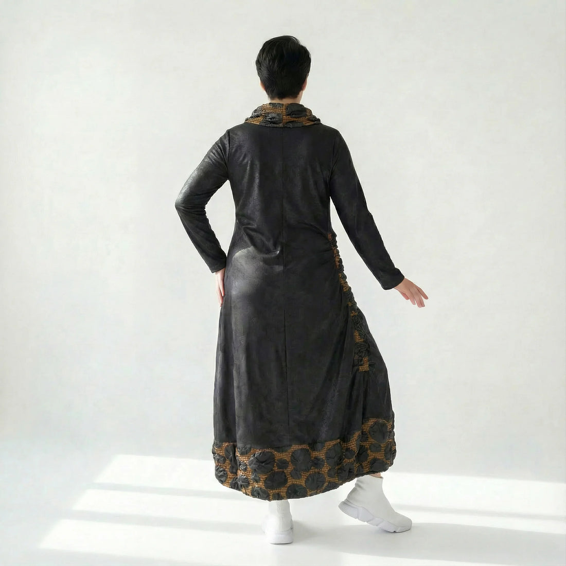 A-Form Kleid Lederimitat Damen Oversize Übergang Caraclan Design Modeare Avantgarde Look