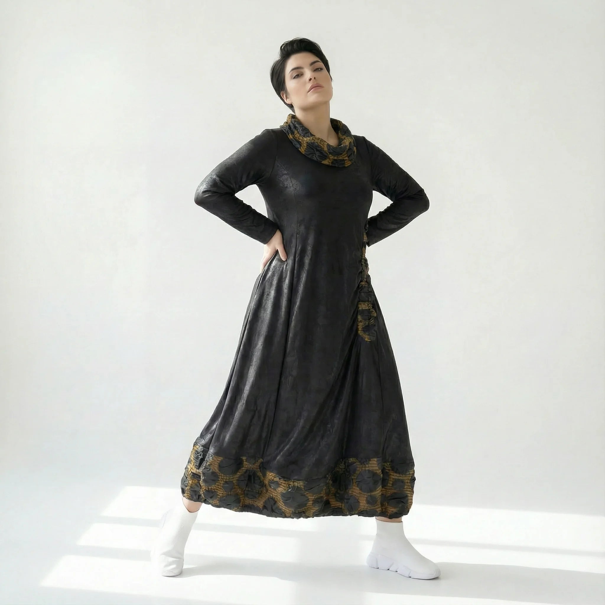 A-Form Kleid Lederimitat Damen Oversize Übergang Caraclan Design Modeare Avantgarde Look