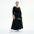 Statement-Kleid in Inkshadow-Schwarz mit Utility-Details und stilvoller Oversize-Silhouette