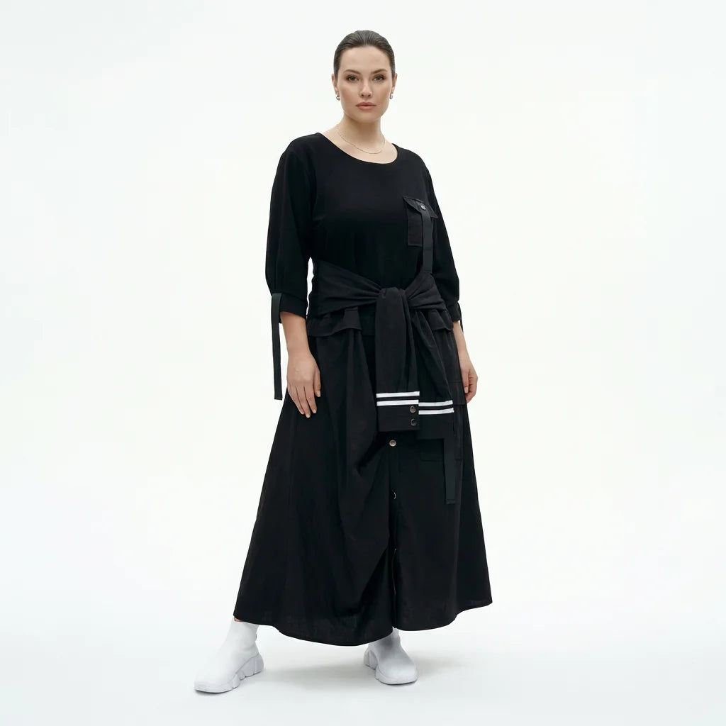 Statement-Kleid in Inkshadow-Schwarz mit Utility-Details und stilvoller Oversize-Silhouette
