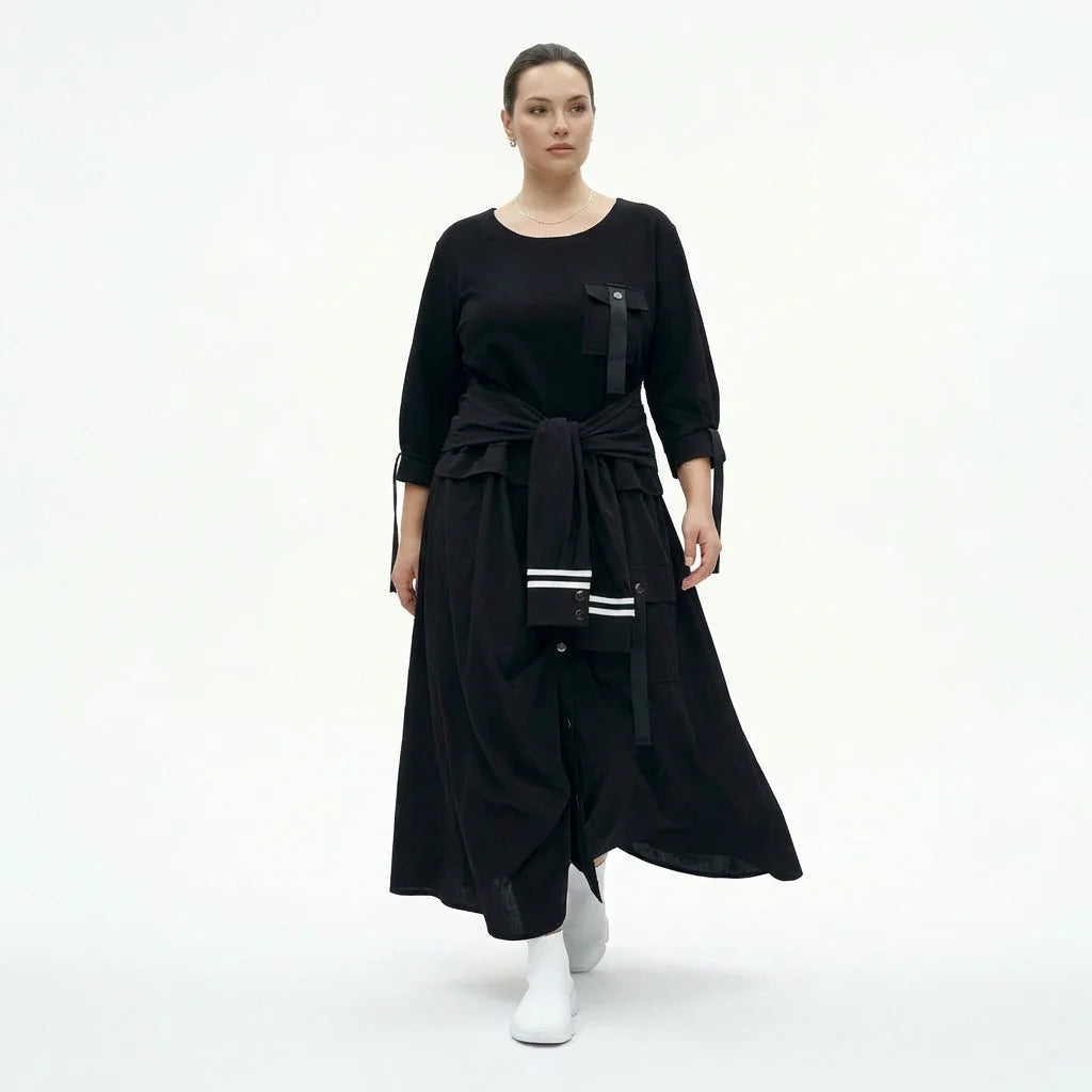 Statement-Kleid in Inkshadow-Schwarz mit Utility-Details und stilvoller Oversize-Silhouette
