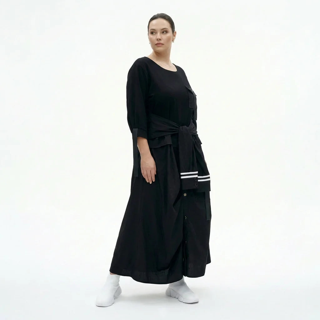 Statement-Kleid in Inkshadow-Schwarz mit Utility-Details und stilvoller Oversize-Silhouette