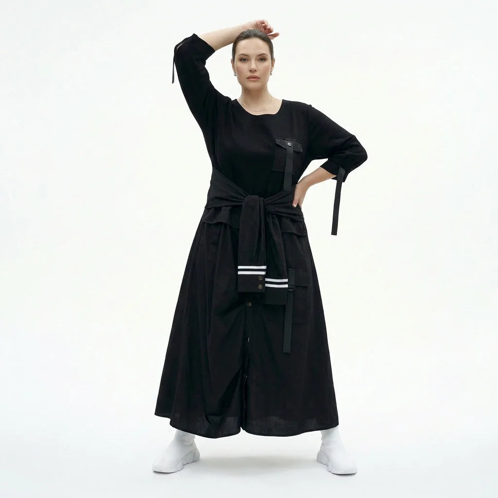 Statement-Kleid in Inkshadow-Schwarz mit Utility-Details und stilvoller Oversize-Silhouette